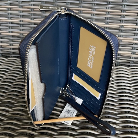 Michael Kors Jet Set Travel Lg Flat Multifunctional Phone Case-Wristlet-Wallet - Picture 12 of 16